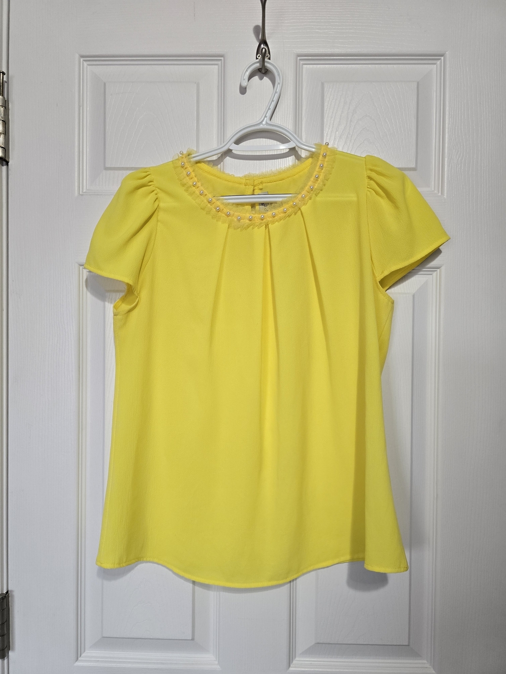 Women’s Yellow Beaded Neck Short Sleeve Top